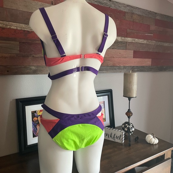 Two piece swim suit - Picture 3 of 9